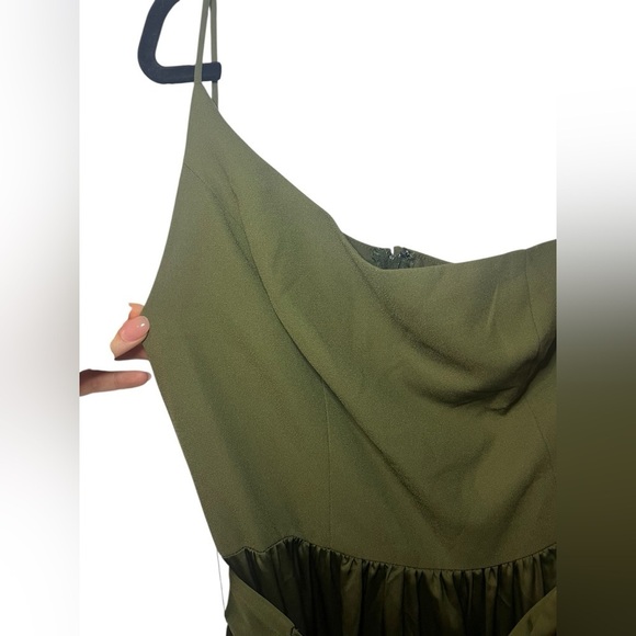 Green One-Shoulder gown - Picture 4 of 6